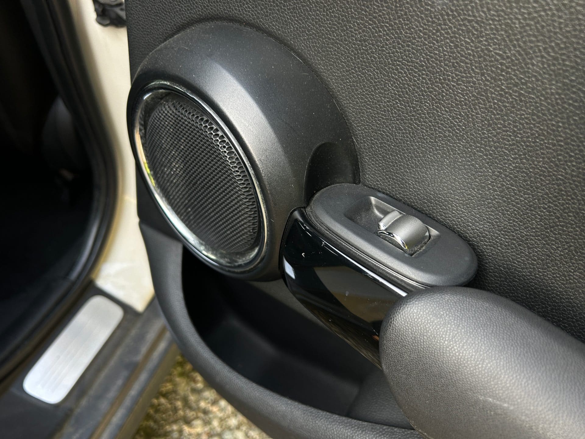 2015 Mini Cooper 5-door (S/N: B05592) 25