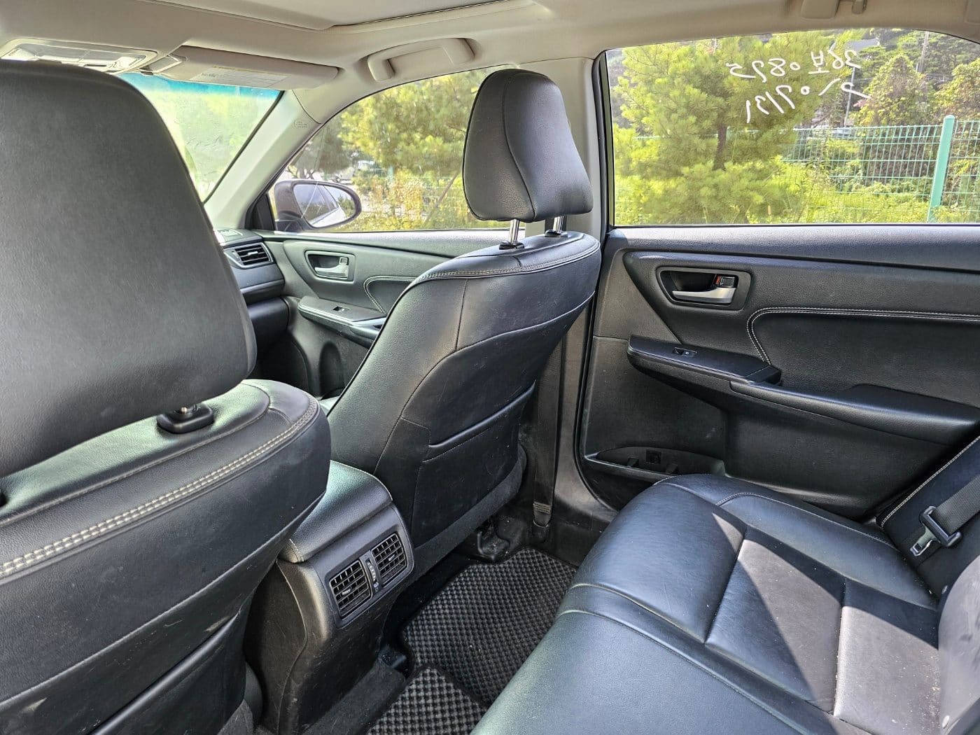 2016 Toyota New Camry Hybrid XLE (S/N: 186463) 30
