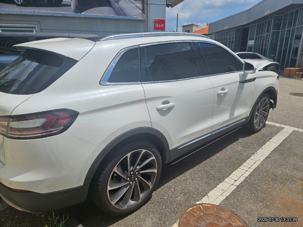 2022 Lincoln Nautilus 2.7 202 AWD (L01899) pre-producted 10