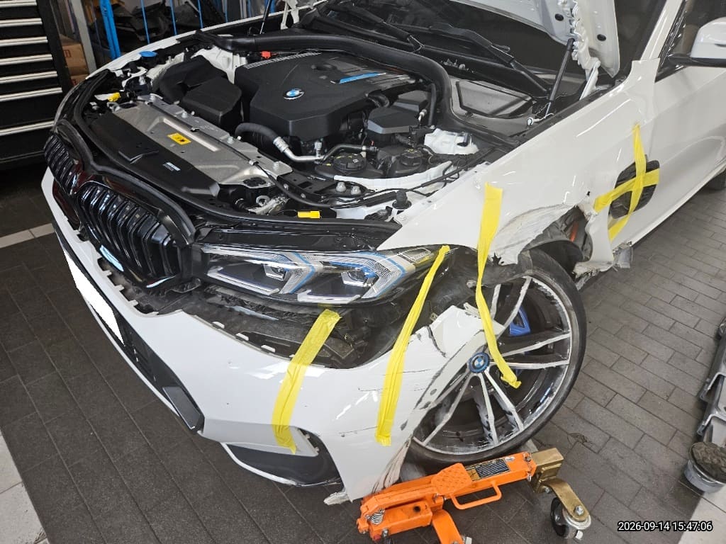 2023 BMW 3 Series (G20) 330e (P79734) pre-producted 5