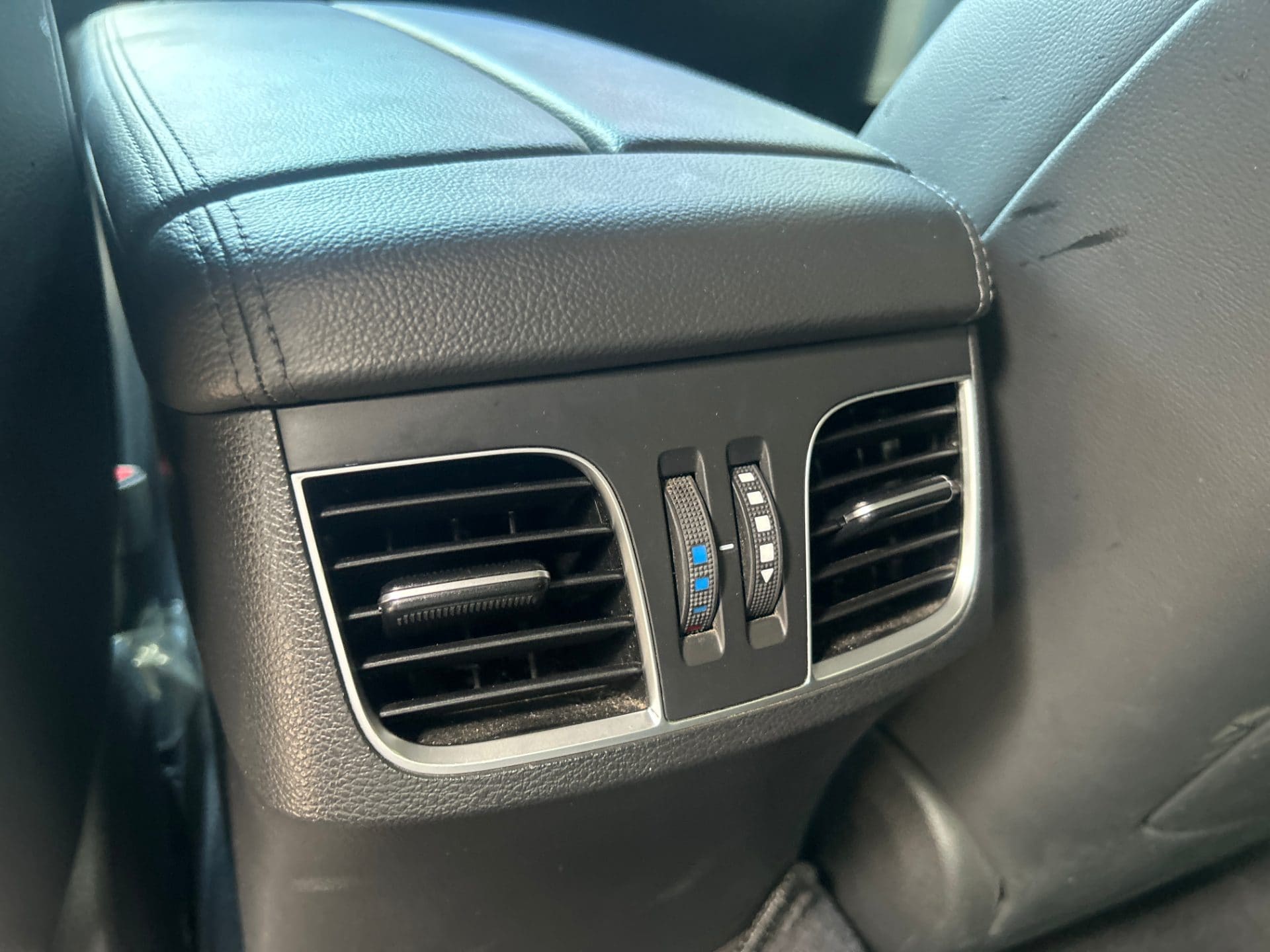 2016 Genesis DH G330 (S/N: 089639) 38