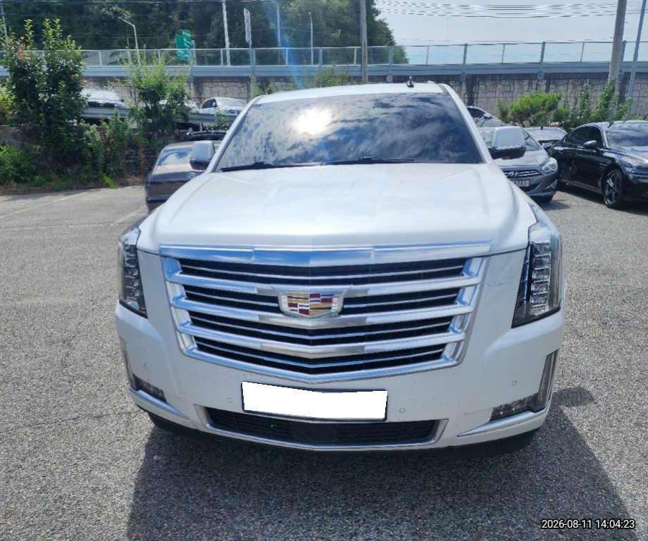 2017 Cadillac Escalade 6.2 V8 ESV (120954) pre-producted