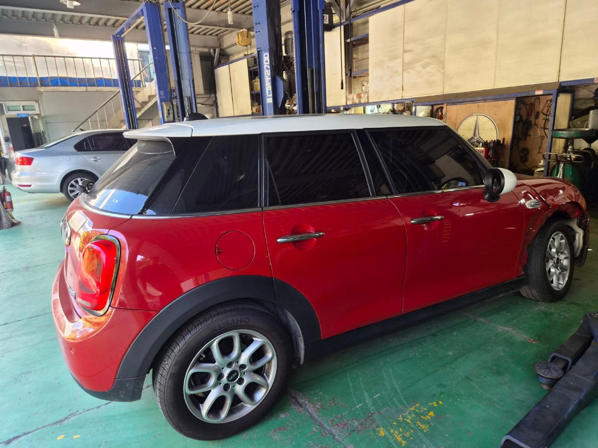 2018 MINI Cooper 5-Door (G05977) pre-producted 4