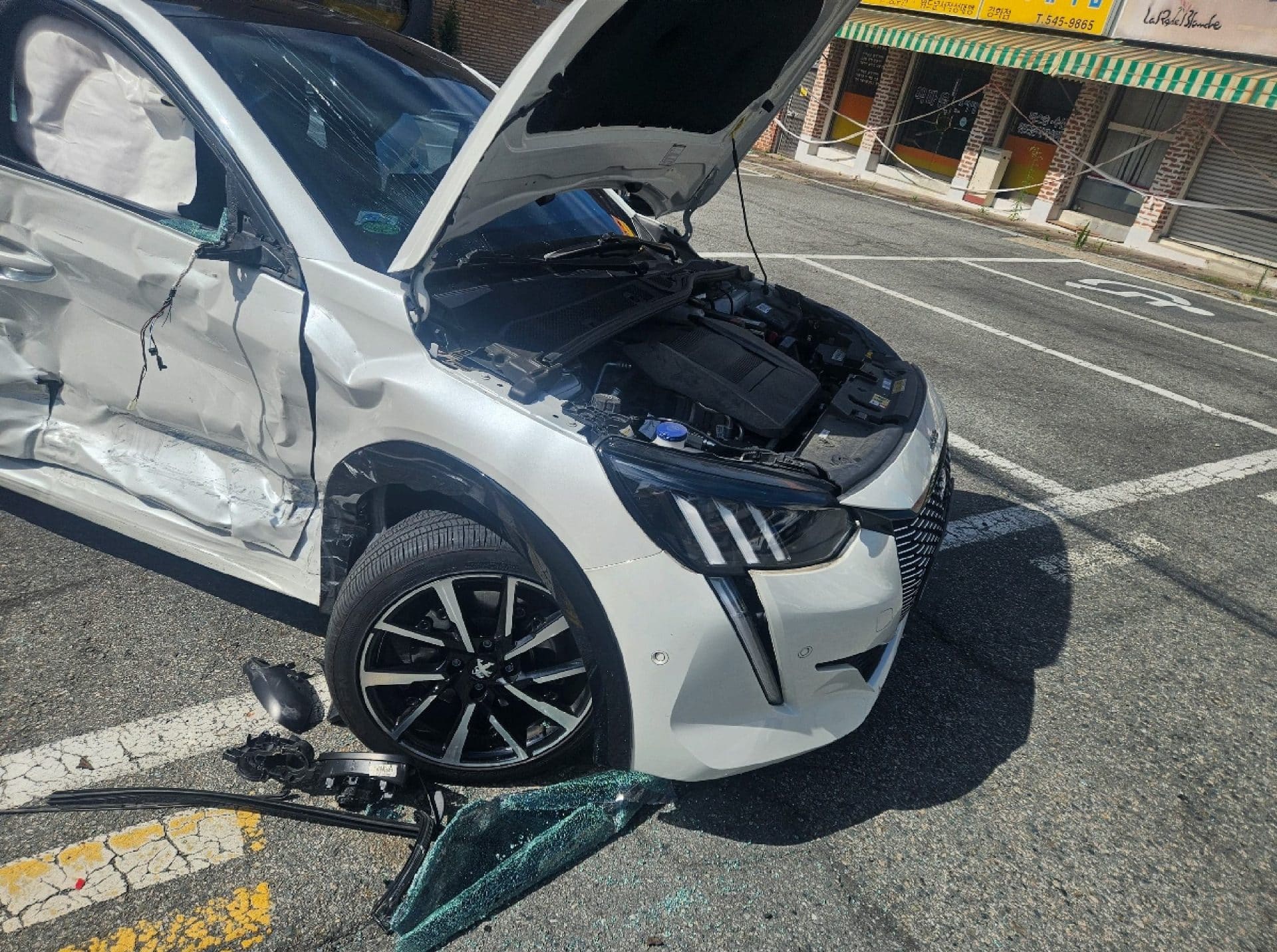 2022 Peugeot e-208 (042155) pre-producted 5