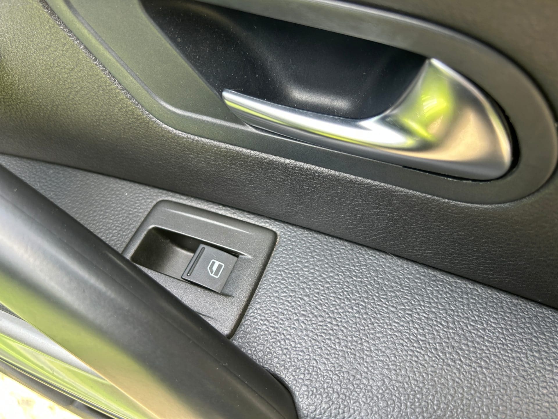 2012 Volkswagen Scirocco 2.0 TSIR-Line (S/N: 026809) 24