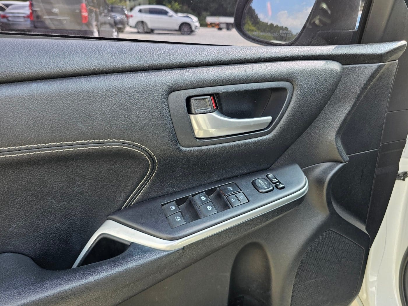 2016 Toyota New Camry Hybrid XLE (S/N: 186463) 37