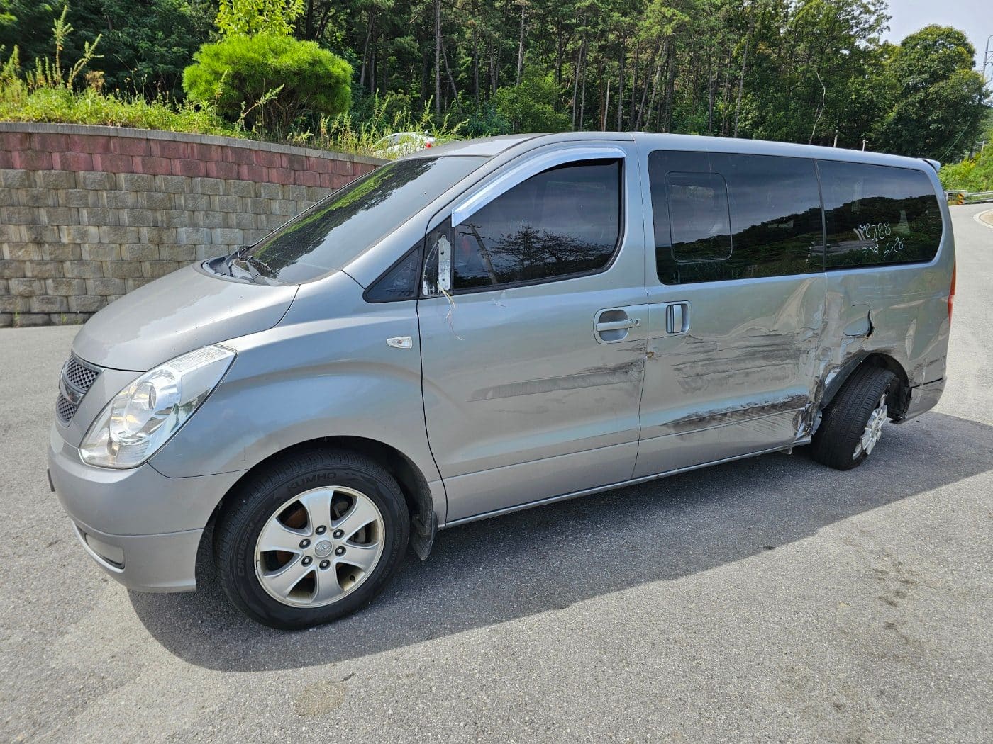 2011 Hyundai Grand Starex 12seats CVX (S/N: 367941)