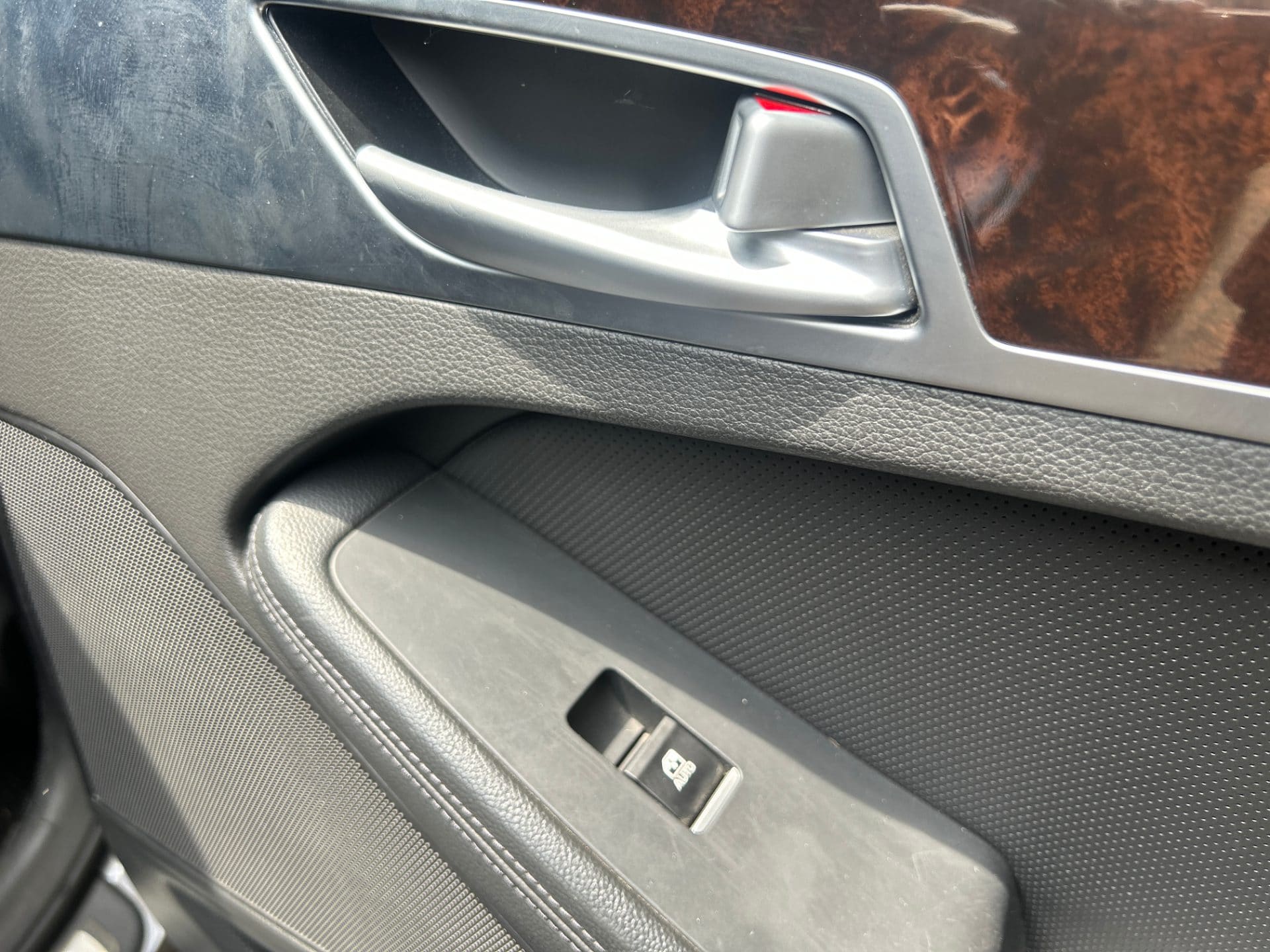2016 Genesis DH G330 (S/N: 089639) 25