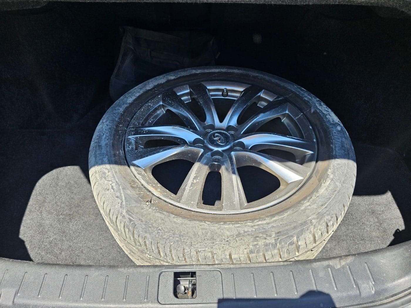 2016 Infiniti Q70 3.7 (S/N: 580157) 14