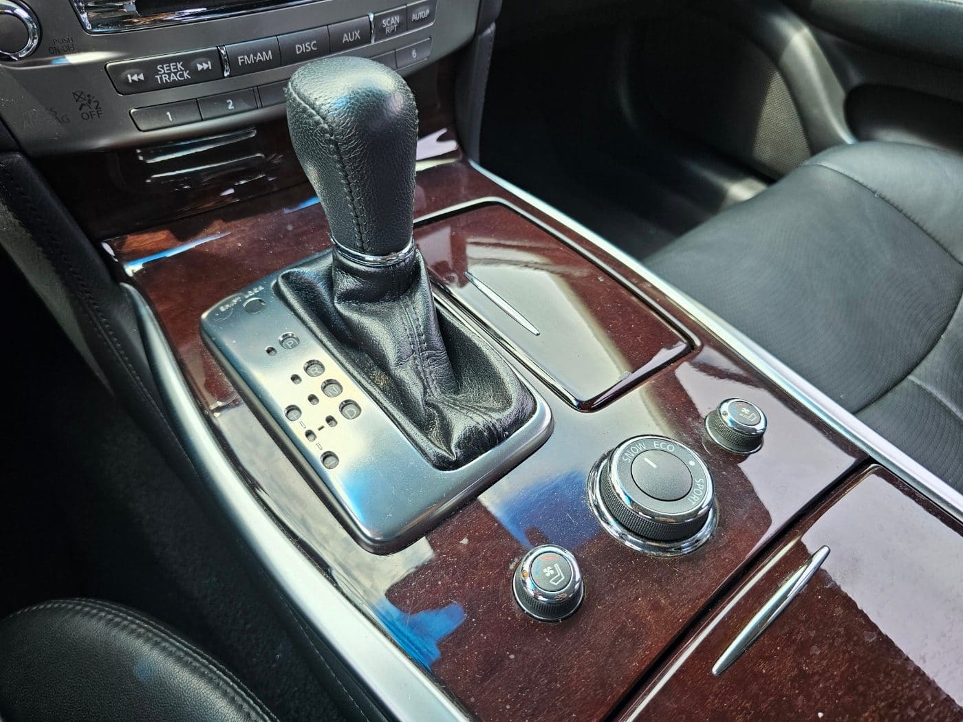 2016 Infiniti Q70 3.7 (S/N: 580157) 43