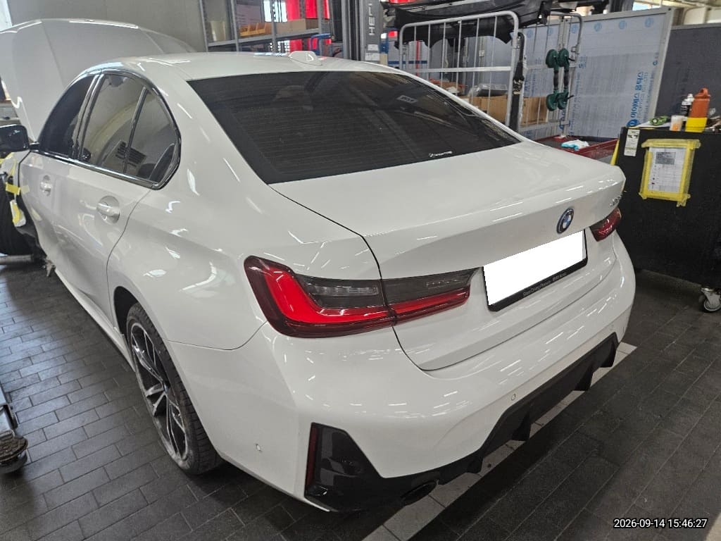 2023 BMW 3 Series (G20) 330e (P79734) pre-producted 1