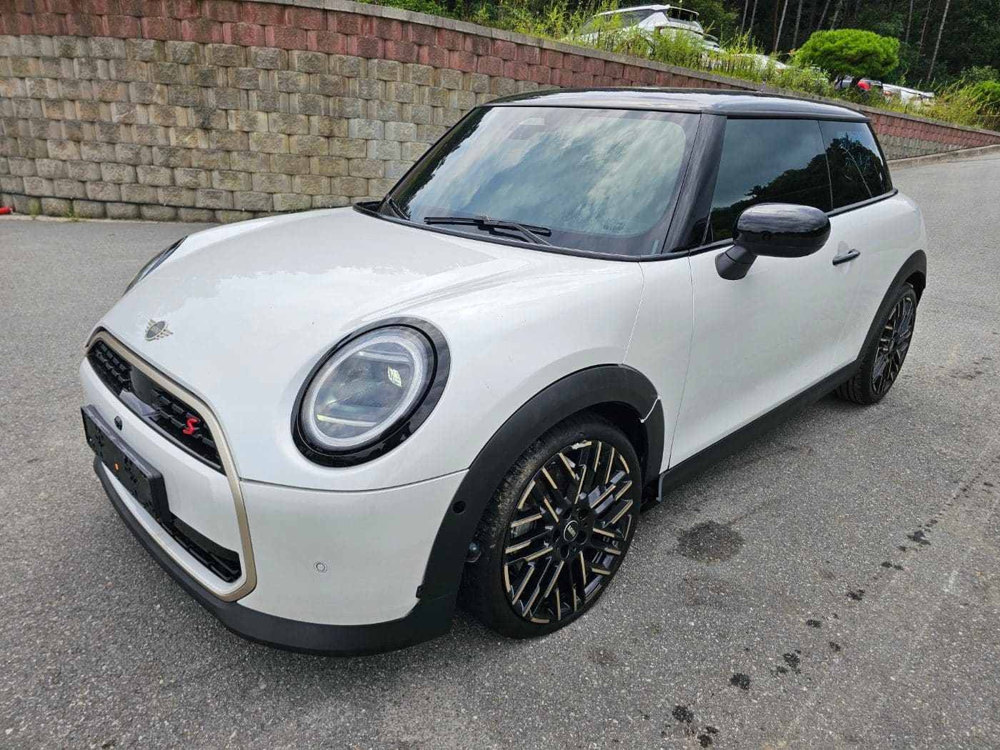2025 Mini Cooper S Favored (S/N: W18219)