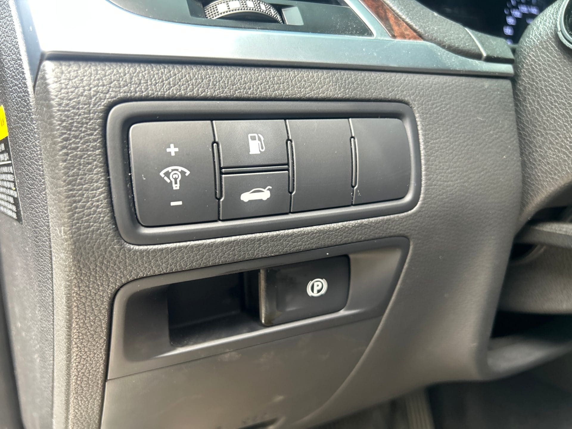2016 Genesis DH G330 (S/N: 089639) 36