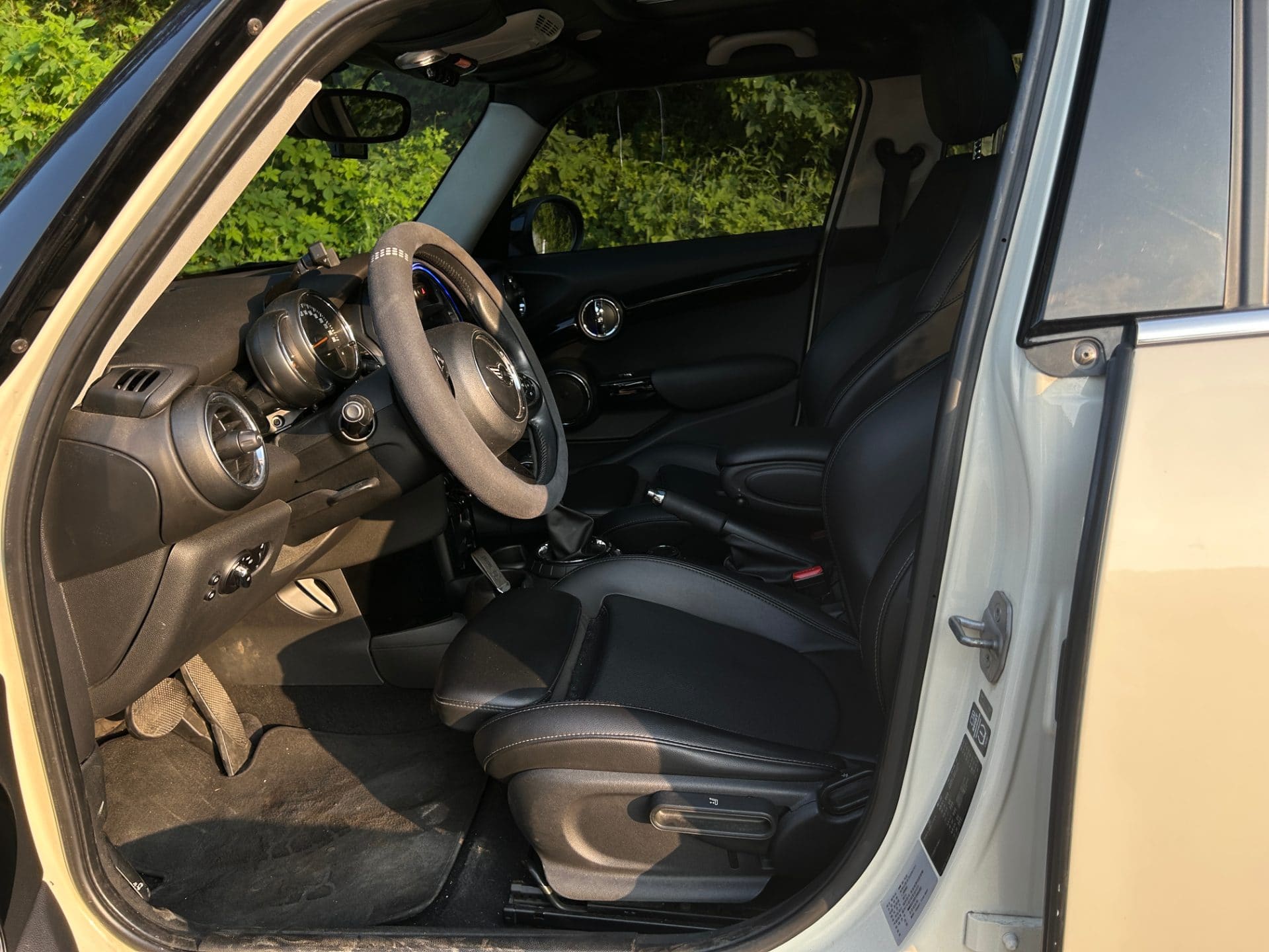 2015 Mini Cooper 5-door (S/N: B05592) 36