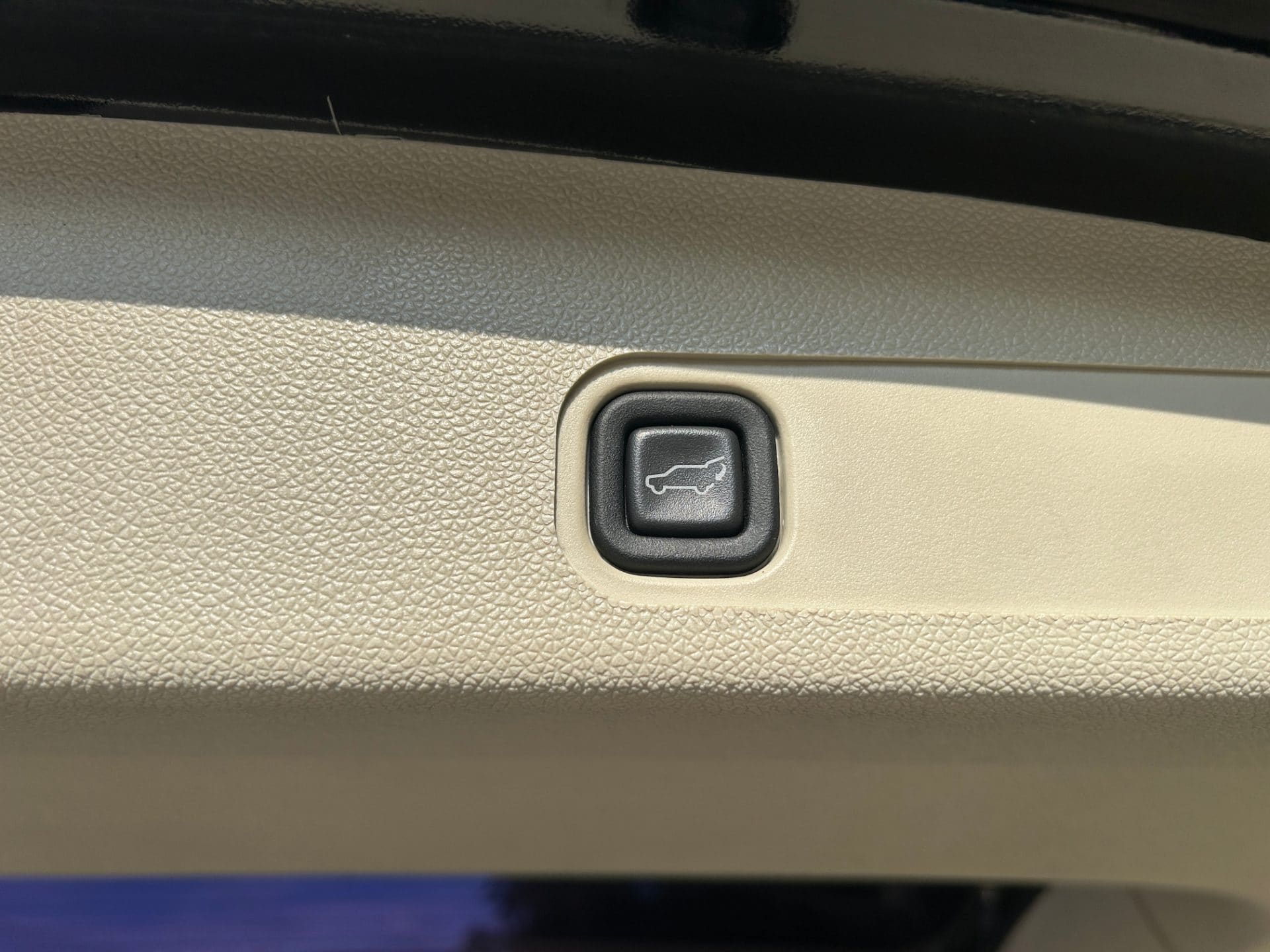 2011 Cadillac Escalade 6.2 (S/N: 281014) 12
