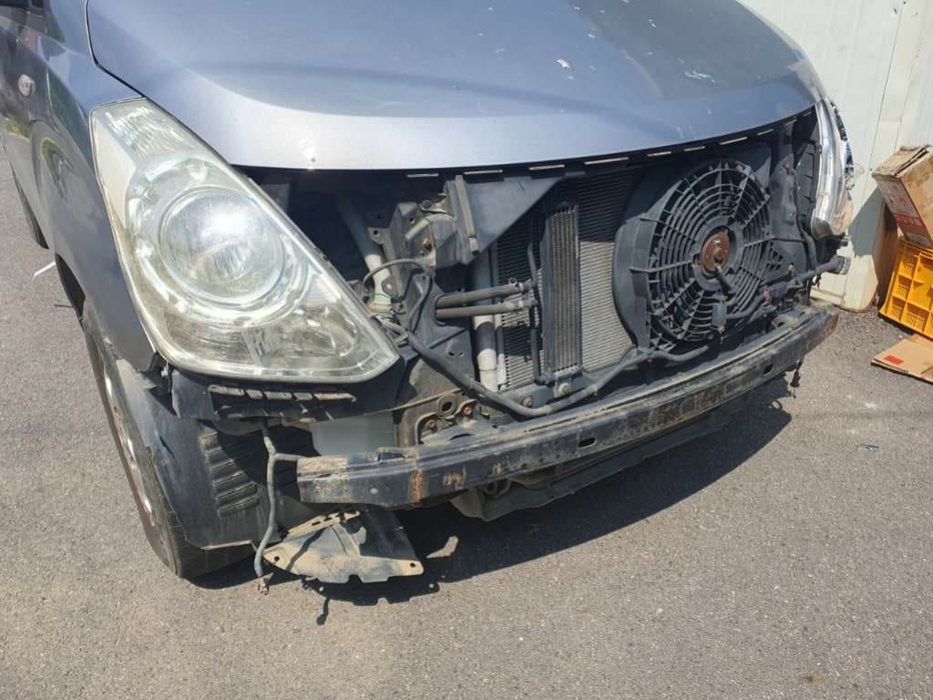 2011 Hyundai  Grand Starex Van CVX (300323) pre-producted 3