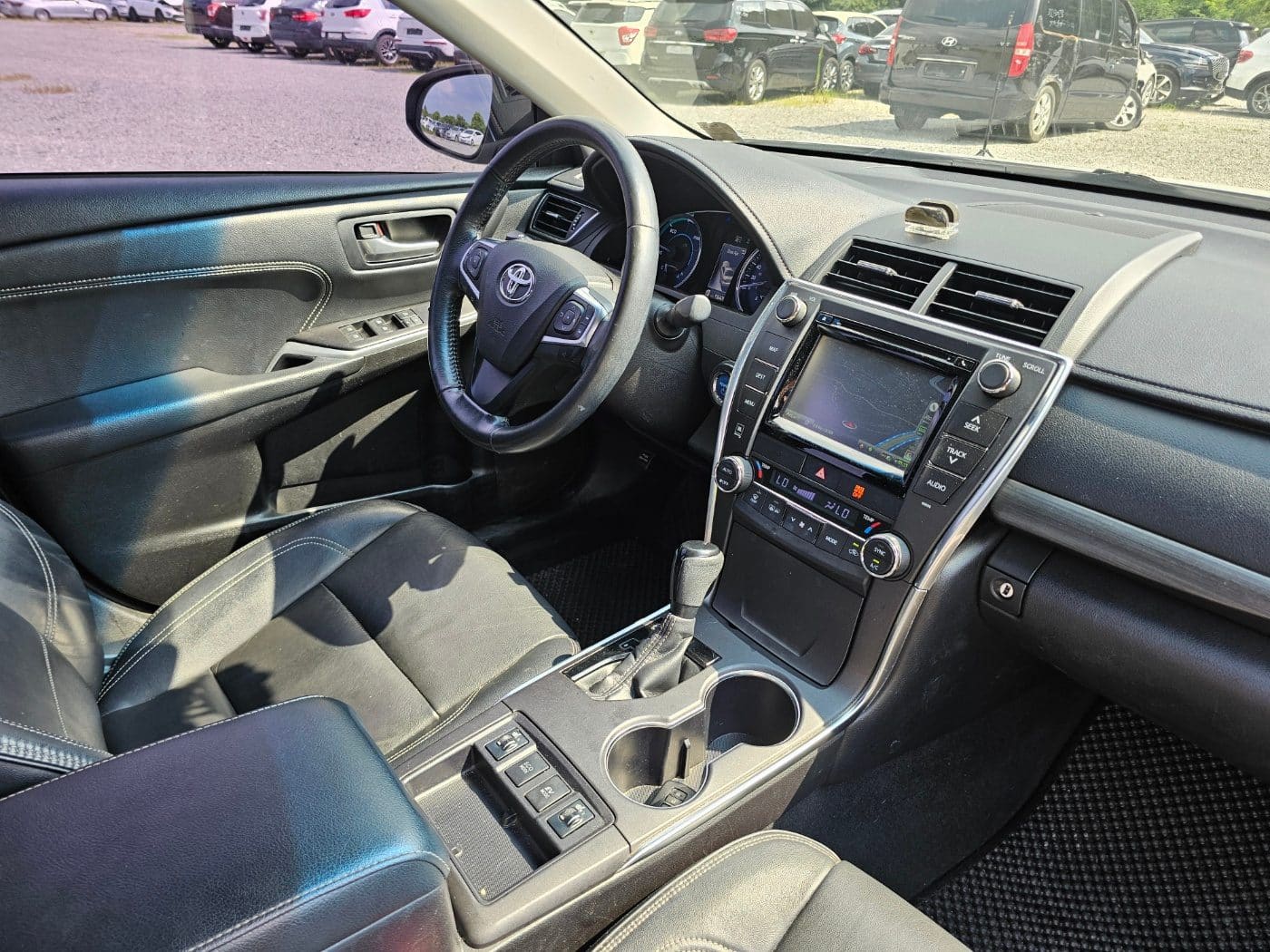 2016 Toyota New Camry Hybrid XLE (S/N: 186463) 50