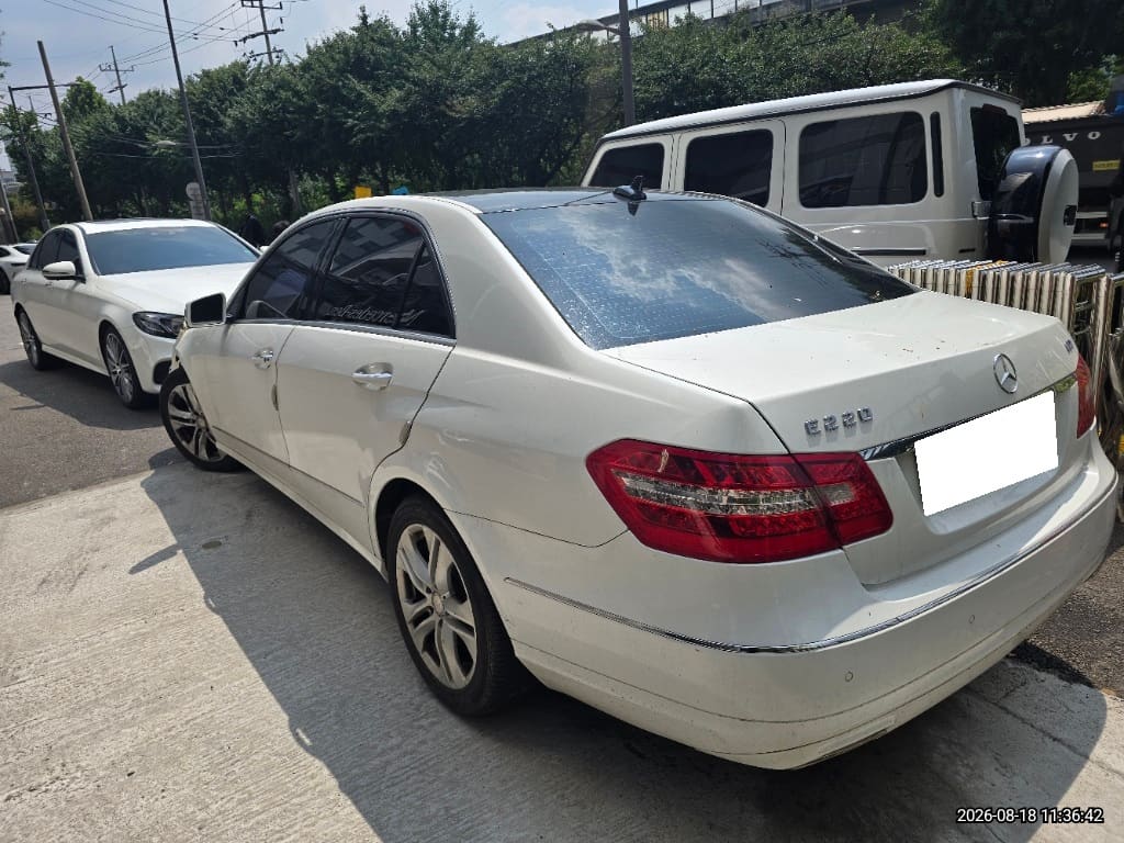 2013 Benz E-Class W212 E220 (755092) pre-producted 3