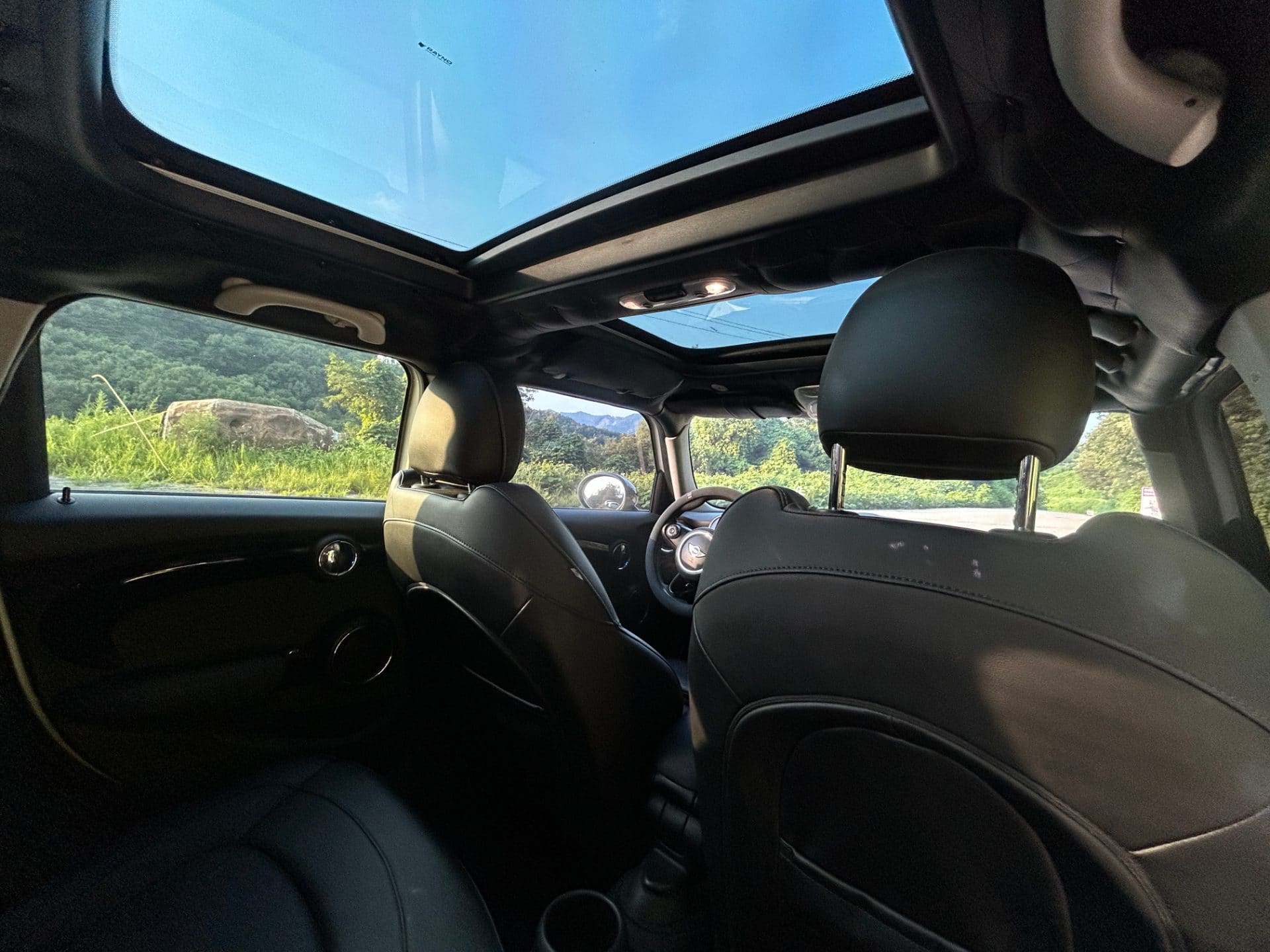 2015 Mini Cooper 5-door (S/N: B05592) 28