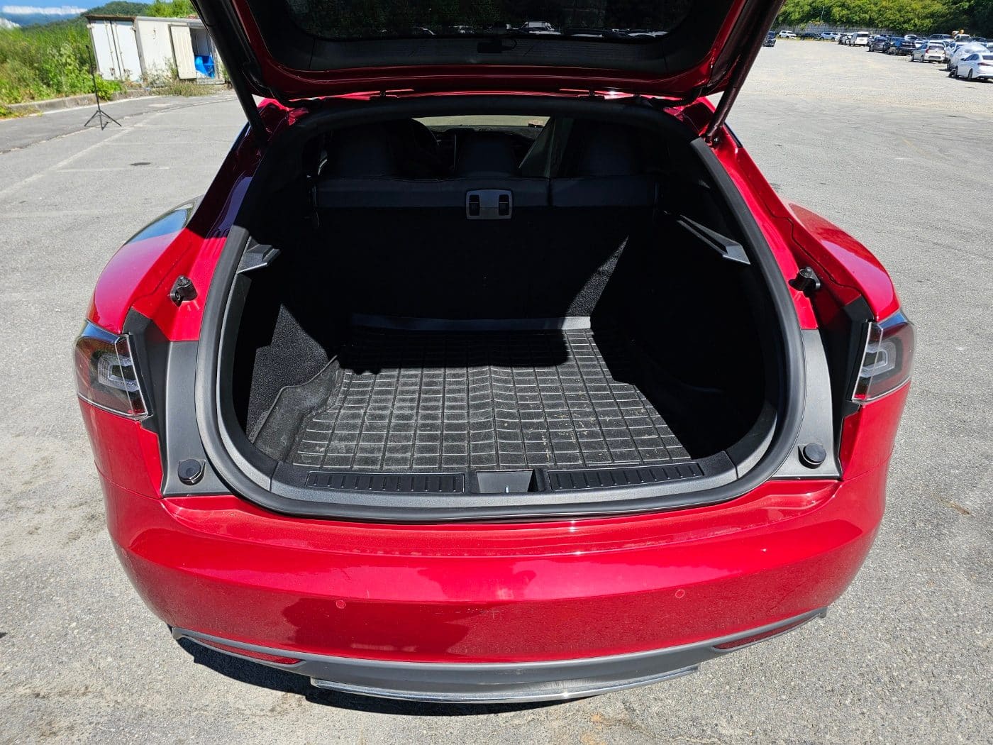 2014 Tesla Model S Performance (S/N: P63705) 13