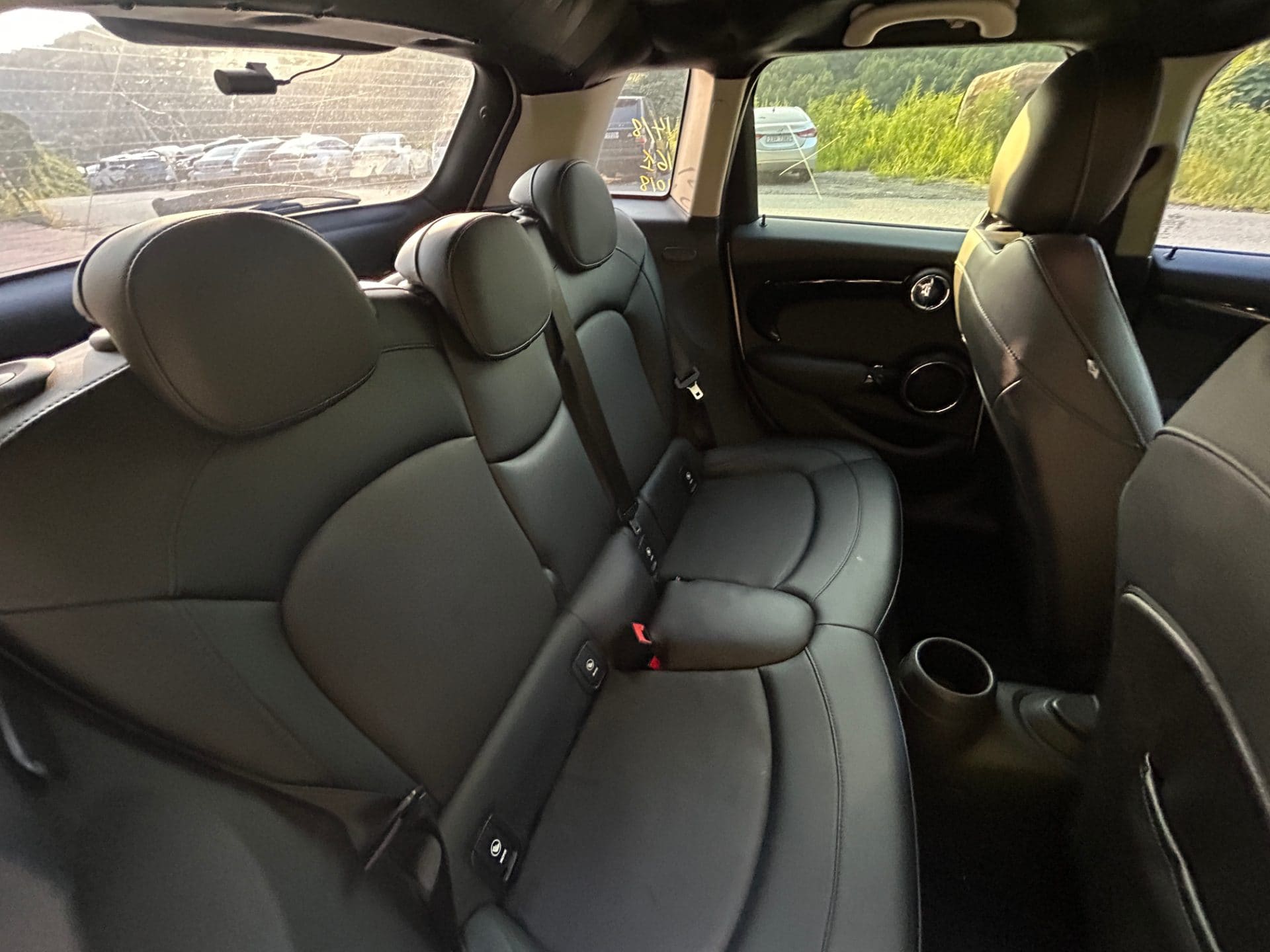 2015 Mini Cooper 5-door (S/N: B05592) 27