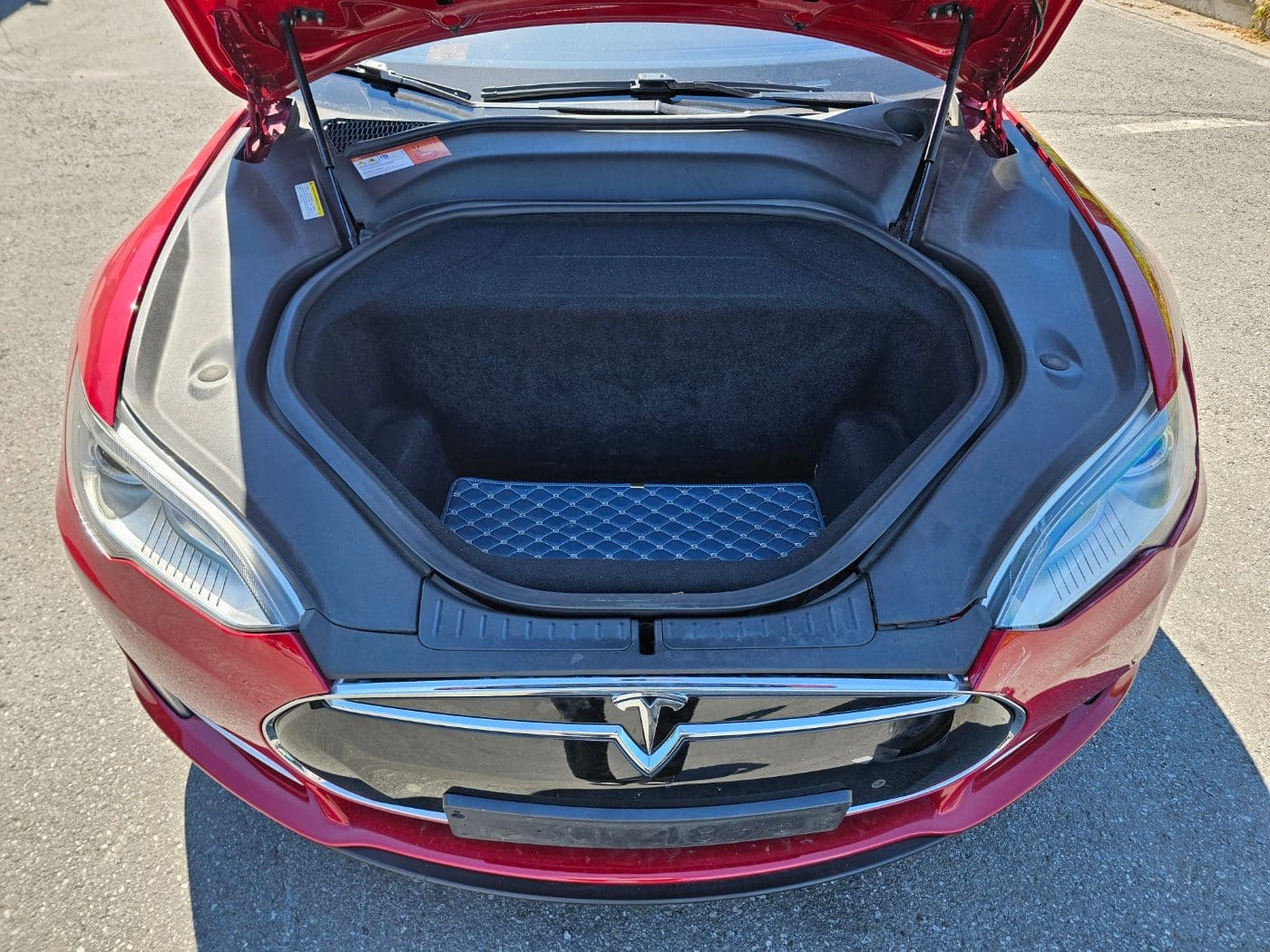 2014 Tesla Model S Performance (S/N: P63705) 23