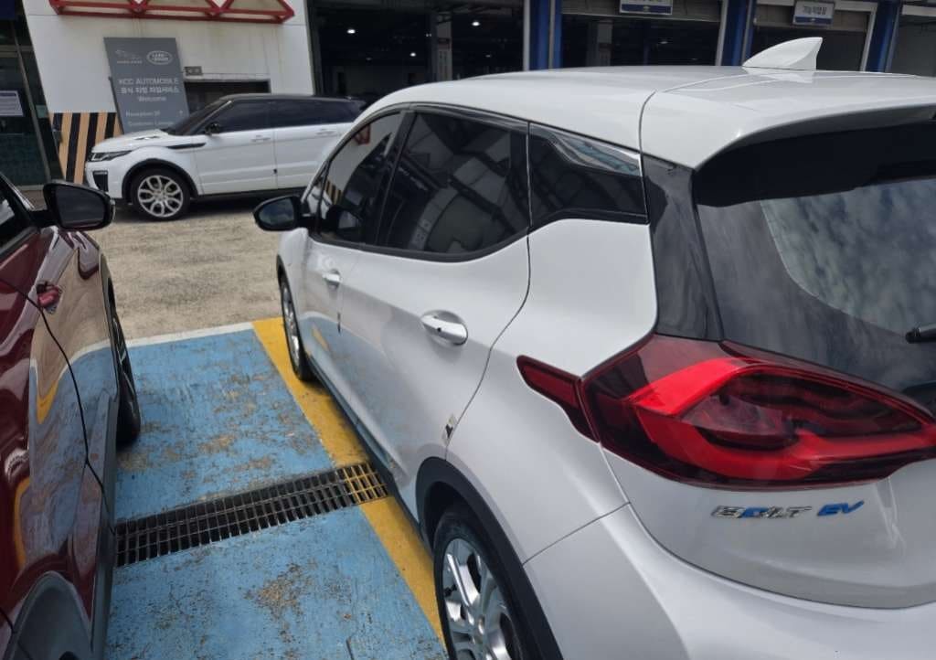 2019 Chevrolet Bolt EV LT Deluxe (127266) pre-producted 3