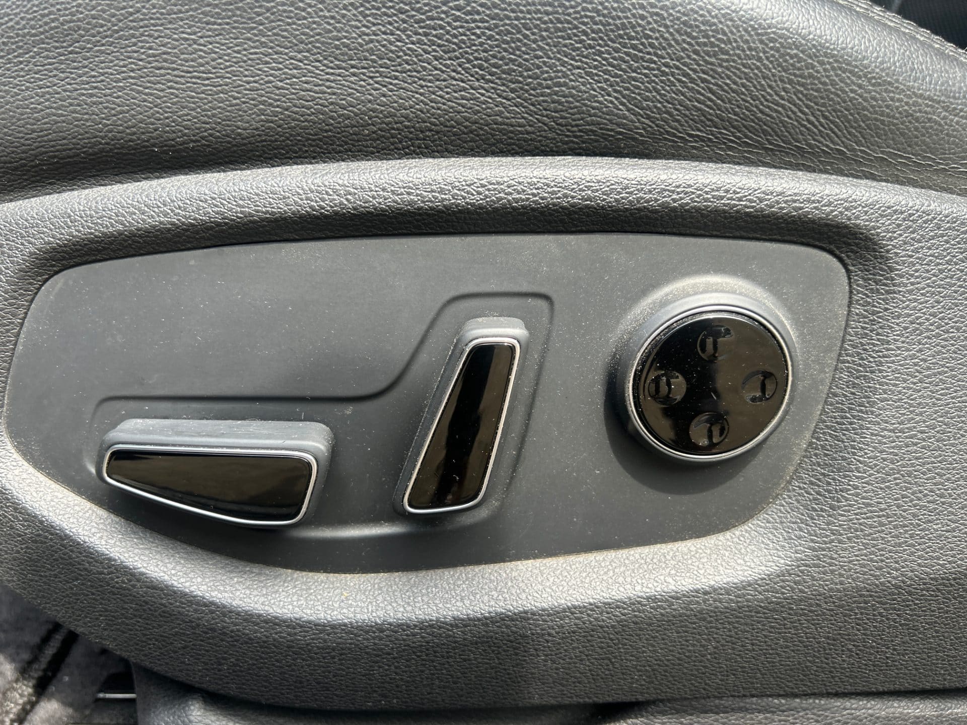 2016 Genesis DH G330 (S/N: 089639) 35