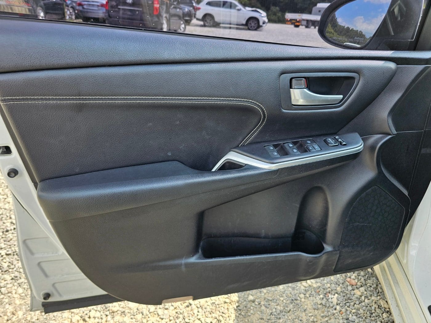 2016 Toyota New Camry Hybrid XLE (S/N: 186463) 36