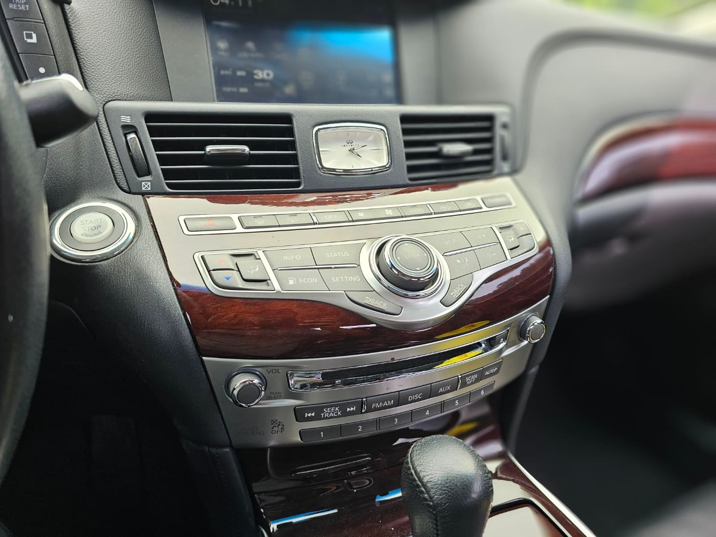 2016 Infiniti Q70 3.7 (S/N: 580157) 44