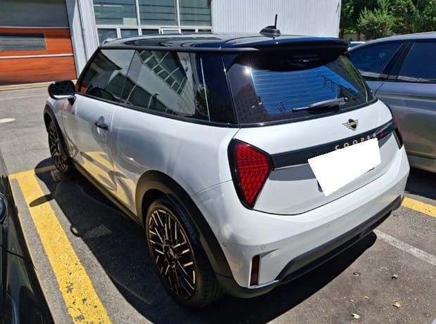 2025 Mini Cooper S Favored (W18219) pre-producted 6
