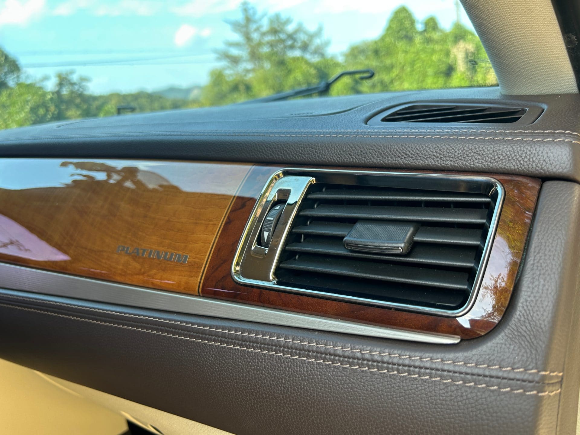 2011 Cadillac Escalade 6.2 (S/N: 281014) 41