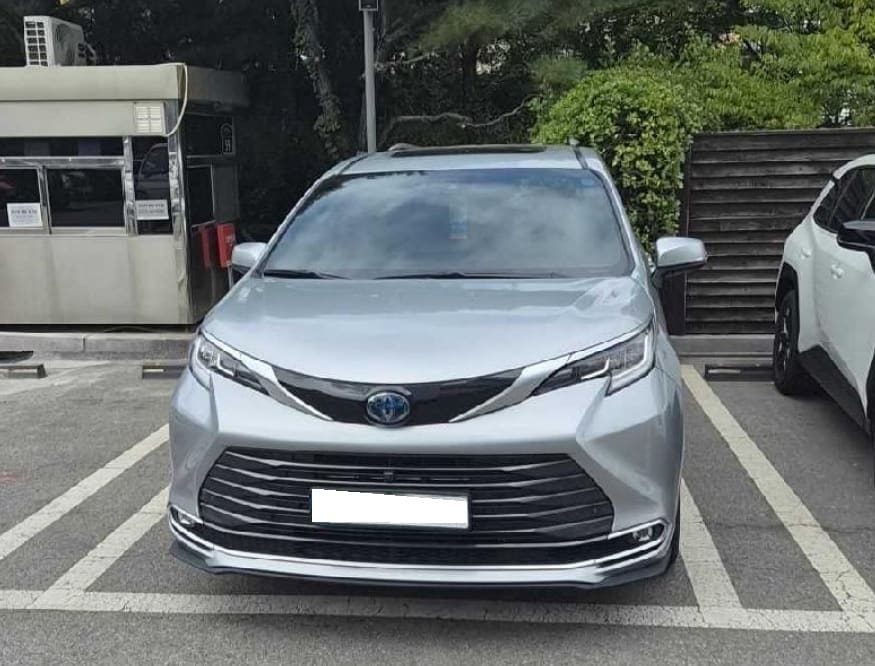 2023 Toyota Sienna 2.5 2WD Hybrid (S/N: 158846) [RB Auction]
