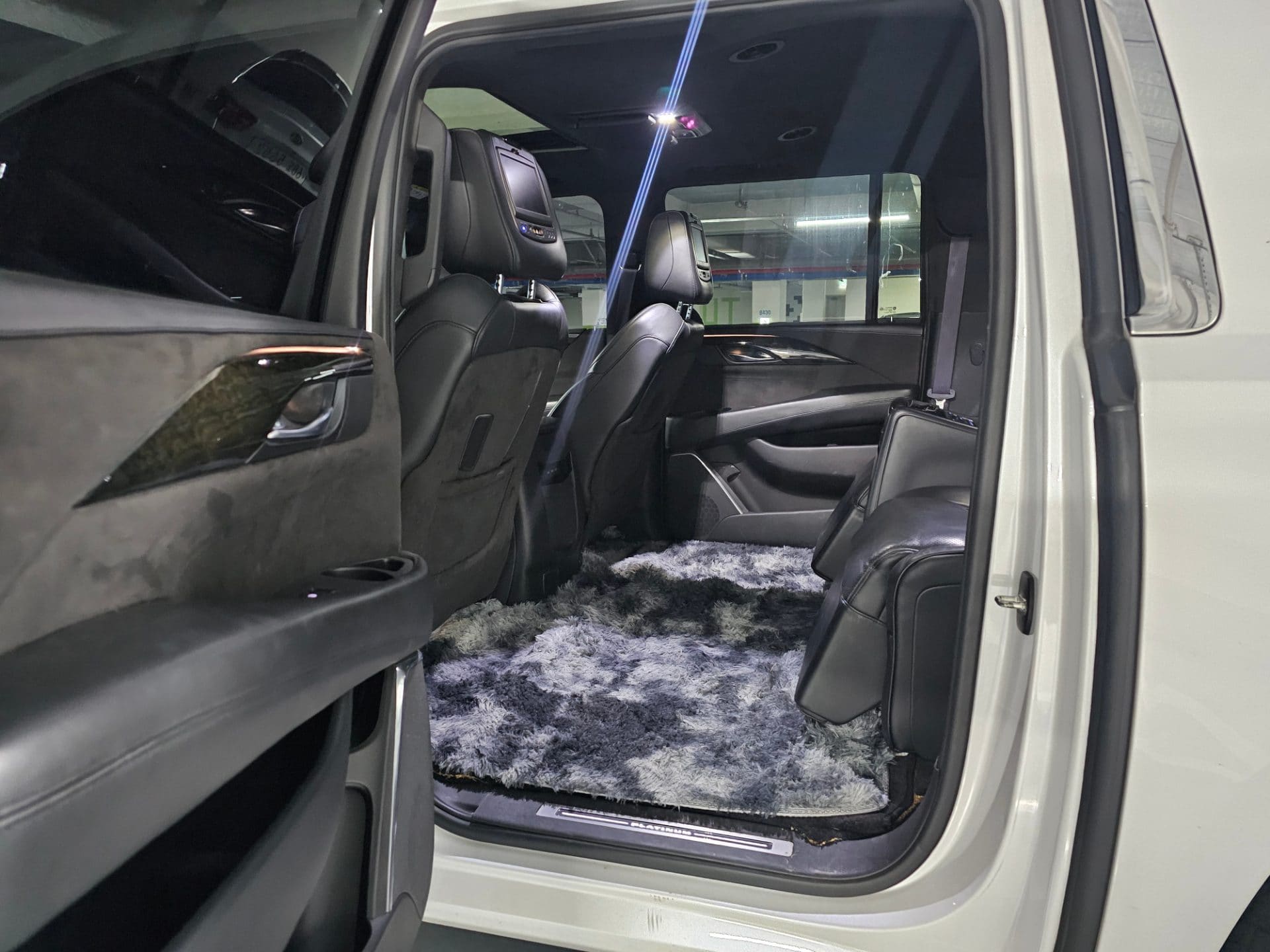 2017 Cadillac Escalade 6.2 V8 ESV (S/N: 120954) 24