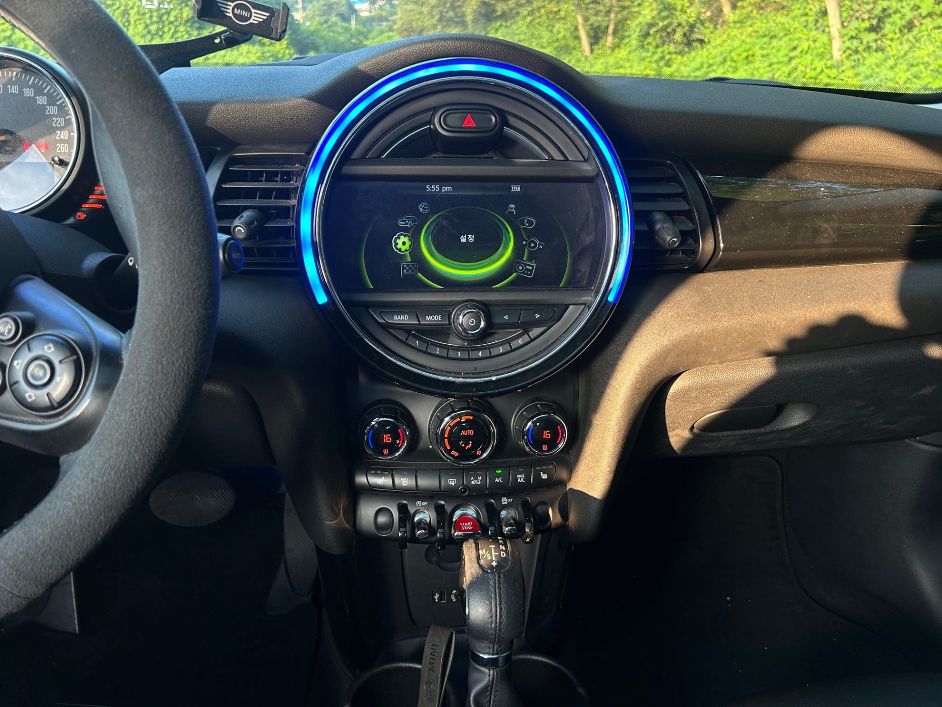 2015 Mini Cooper 5-door (S/N: B05592) 40