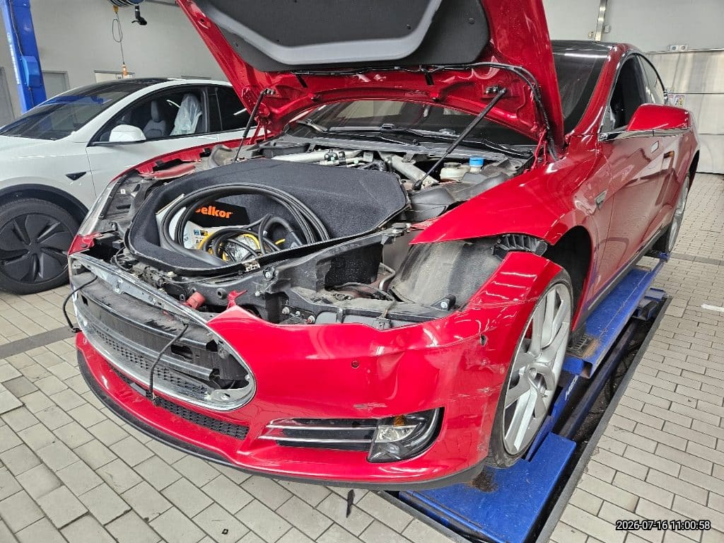2014 Tesla Model S Performance (P63705) pre-producted
